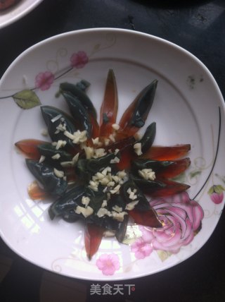Minced Garlic Songhua Egg recipe