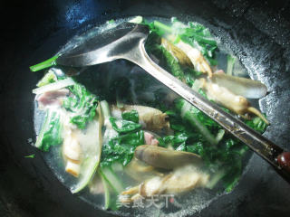 Bacon and Chinese Cabbage Clam Soup recipe