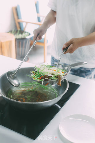 Stir-fried Liao Ginseng with Emerald and Silver Bud recipe