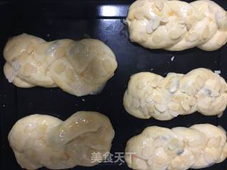 Dried Cranberry Braid Bun recipe
