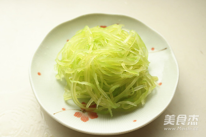 Shredded Lettuce Salad with Scallions recipe