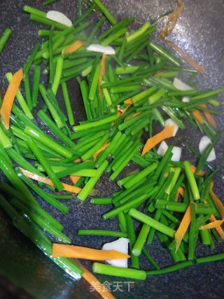 Stir-fried Double Shrimp with Leek Moss recipe