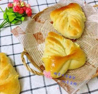 #aca烤明星大赛# Uniquely Shaped Coconut Bread with Leaves recipe