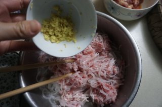 Steamed White Radish Meatballs recipe