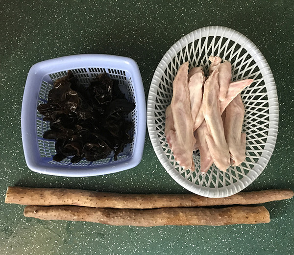 Yam, Fungus, Duck Wing Soup recipe