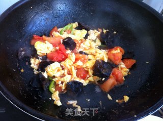 Scrambled Eggs with Tomato Fungus recipe