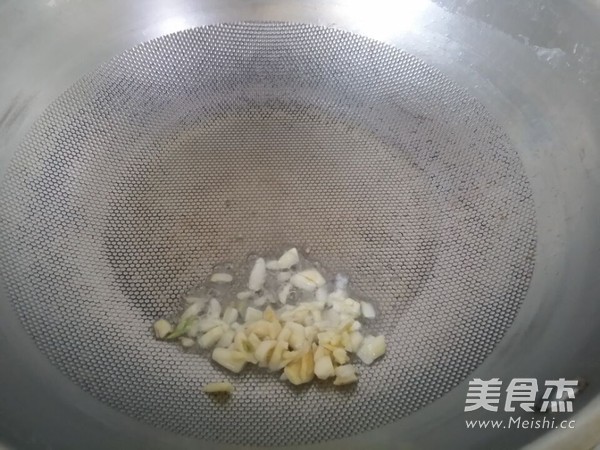 Fried Noodles with Black Rice Water and Noodles recipe