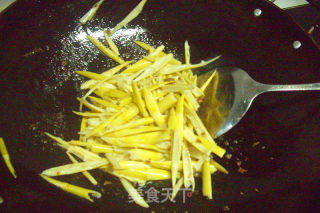 Stir-fried Bamboo Shoots with Lean Meat recipe