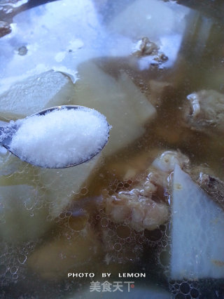 Beauty and Weight Reduction~~white Radish Stewed Pork Ribs Soup recipe