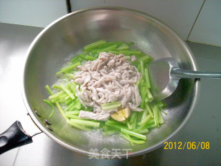 Stir-fried Shredded Pork with Celery recipe