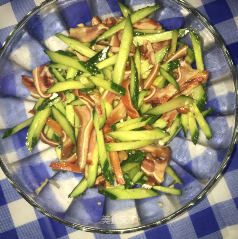 Cucumber Strips Mixed with Pork Ears recipe