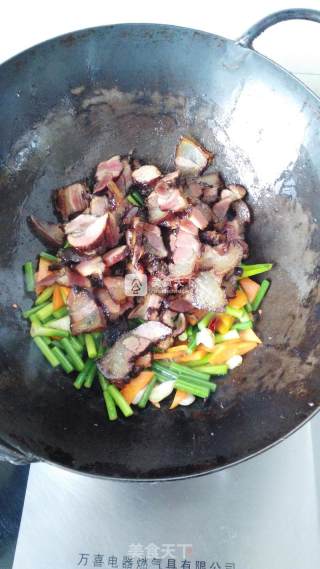 Stir-fried Bacon with Garlic Stalks recipe