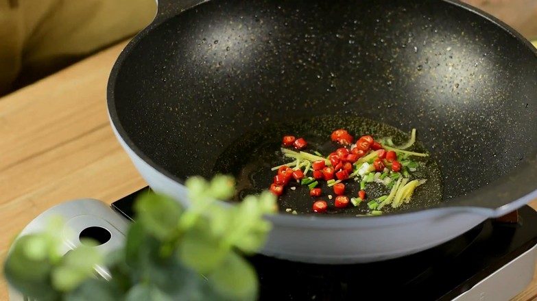 Stir-fried Shredded Pork with Winter Bamboo Shoots and Pickled Vegetables recipe