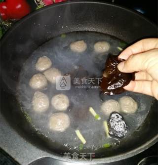 Beef Balls and Fungus Stewed Vermicelli recipe