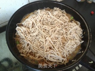 Braised Noodles with Pork and Beans recipe