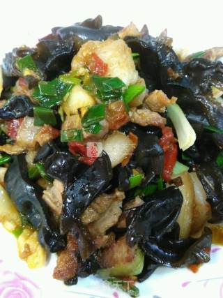 Fried Pork with Black Fungus recipe