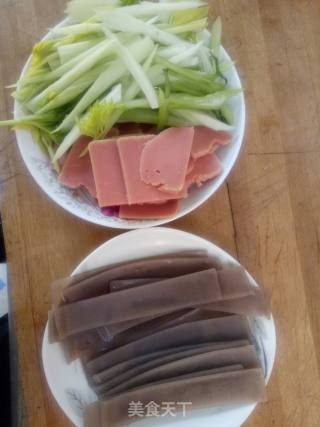 Fried Celery Powder with Luncheon Meat recipe