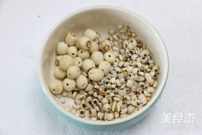 Lotus Seed Lily White Fungus Soup recipe