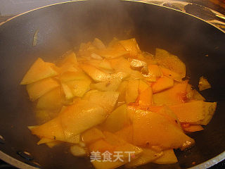 Stir-fried Pumpkin with Basil Pork Neck recipe