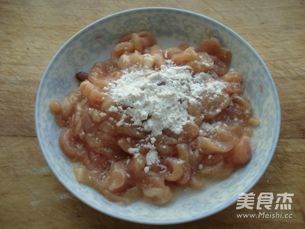 Stir-fried Pork Noodles with Fungus recipe