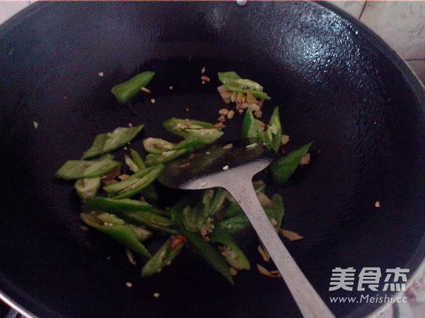 Green Pepper Mixed with Preserved Egg recipe