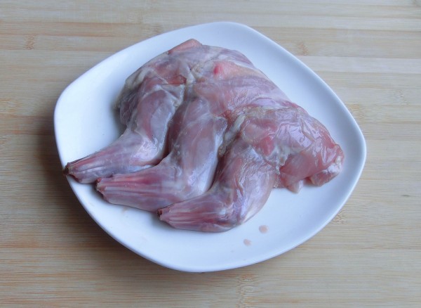 Braised Rabbit with Plum Vegetables recipe