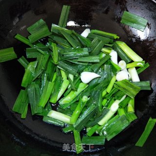 Stir-fried Kidney with Green Garlic Sprouts recipe