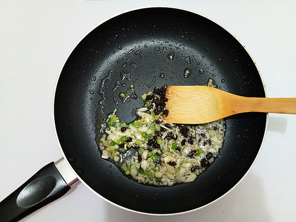 Beef Stir-fried Bitter Gourd recipe