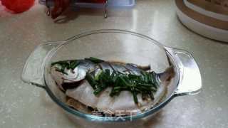 Microwave Steamed Fish: Scallion Golden Pomfret recipe