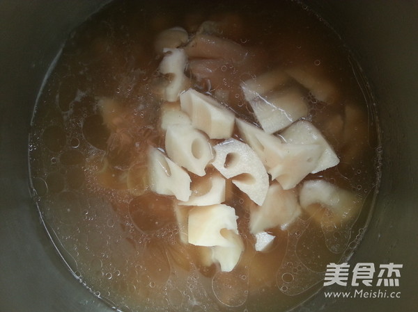 Stewed Pork Knuckles with Lotus Root recipe
