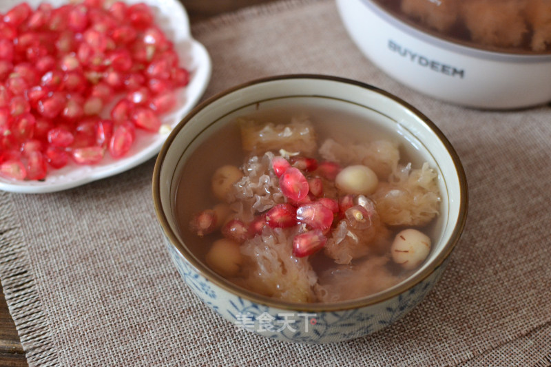 Pomegranate and Tremella Soup recipe