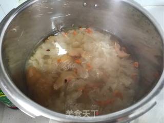 Fresh White Fungus and Fragrant Pear Soup recipe