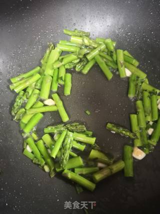 Stir-fried Hor Fun with Shrimp and Asparagus recipe