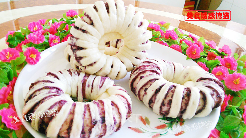 Fancy Purple Sweet Potato Roll