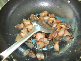 Stir-fried Pork Cheek with Garlic Moss recipe