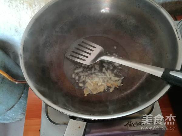 Braised Noodles with Soy Sprouts recipe