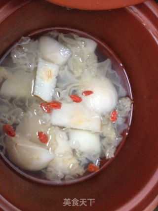 Run Qiuzao-stewed Sydney Tremella with Rock Sugar recipe