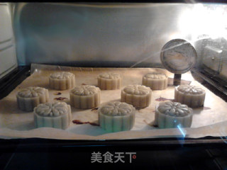 Creamy Chestnut Paste Mooncakes recipe