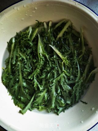 Peanuts Mixed with Bitter Chrysanthemum recipe