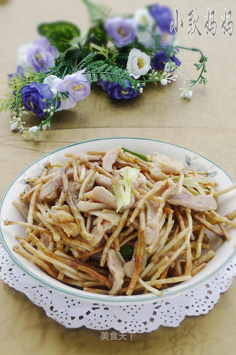 Stir-fried Shredded Pork with Houttuynia Cordata recipe