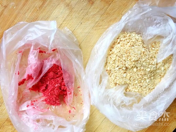 Strawberry Freeze Dried Fruit Sawdust Cup recipe