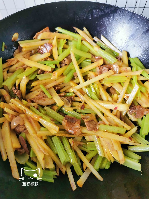 Fried Celery and Potato Chips recipe