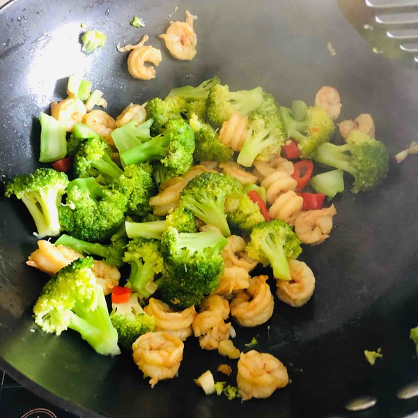 Fried Shrimp Balls with Broccoli recipe