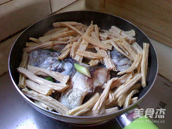 Braised Fish Head with Yuba recipe