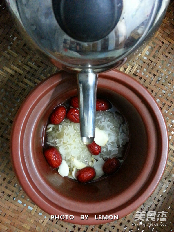 Tremella and Red Date Soup recipe
