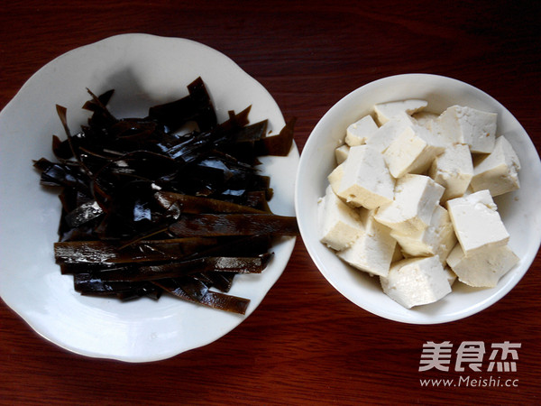 Stewed Tofu with Cabbage and Seaweed recipe
