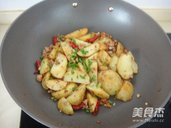 Spicy Potatoes with Minced Meat recipe