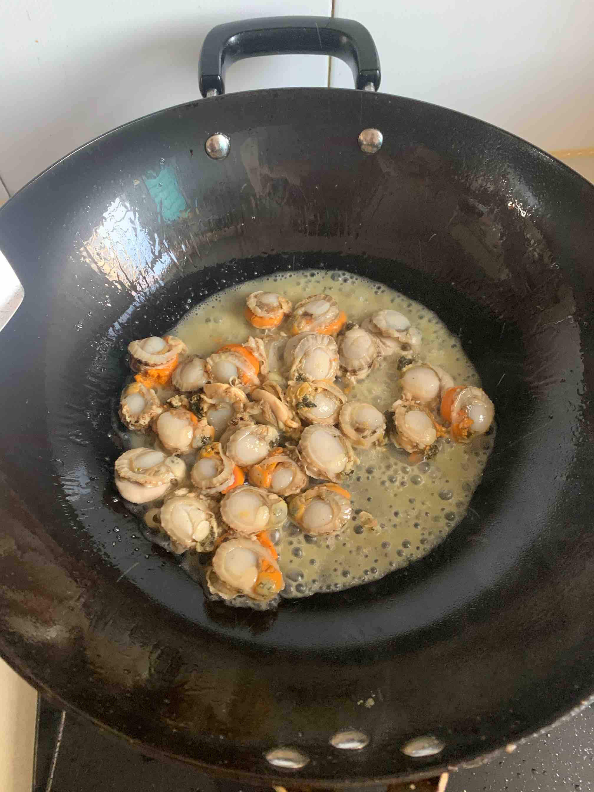 Stir-fried Scallops with Garlic Moss recipe