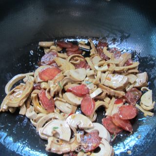Stir-fried Vegetarian Chicken with Sausage recipe