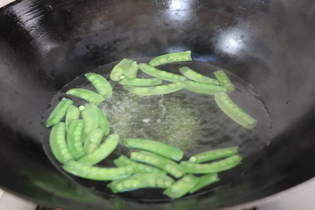 Vegetarian Chicken Stir-fried Vegetables with Peas recipe